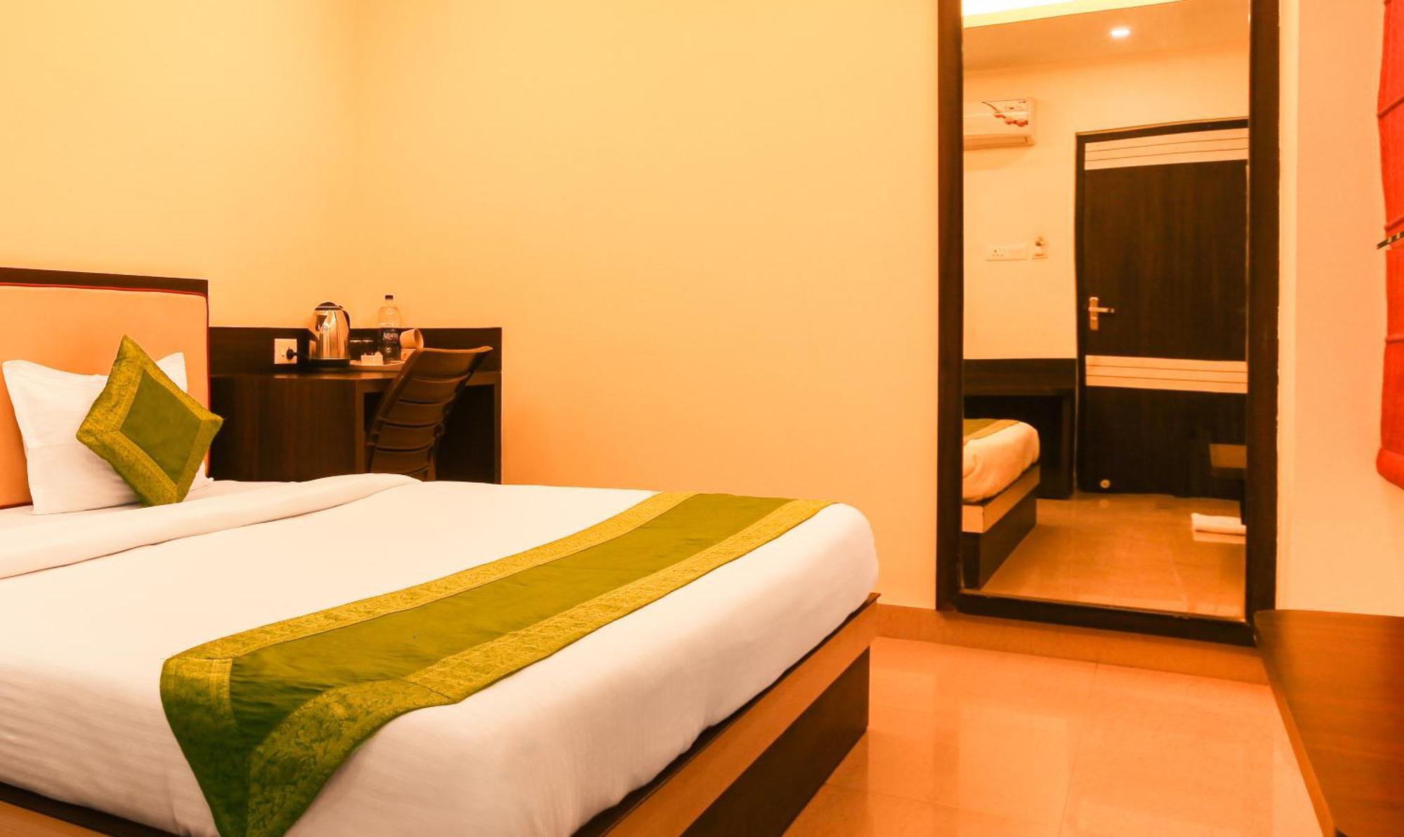 Hotel Janki International Sigra 2 Km From Kashi Vishwanath Temple Bénarès Extérieur photo