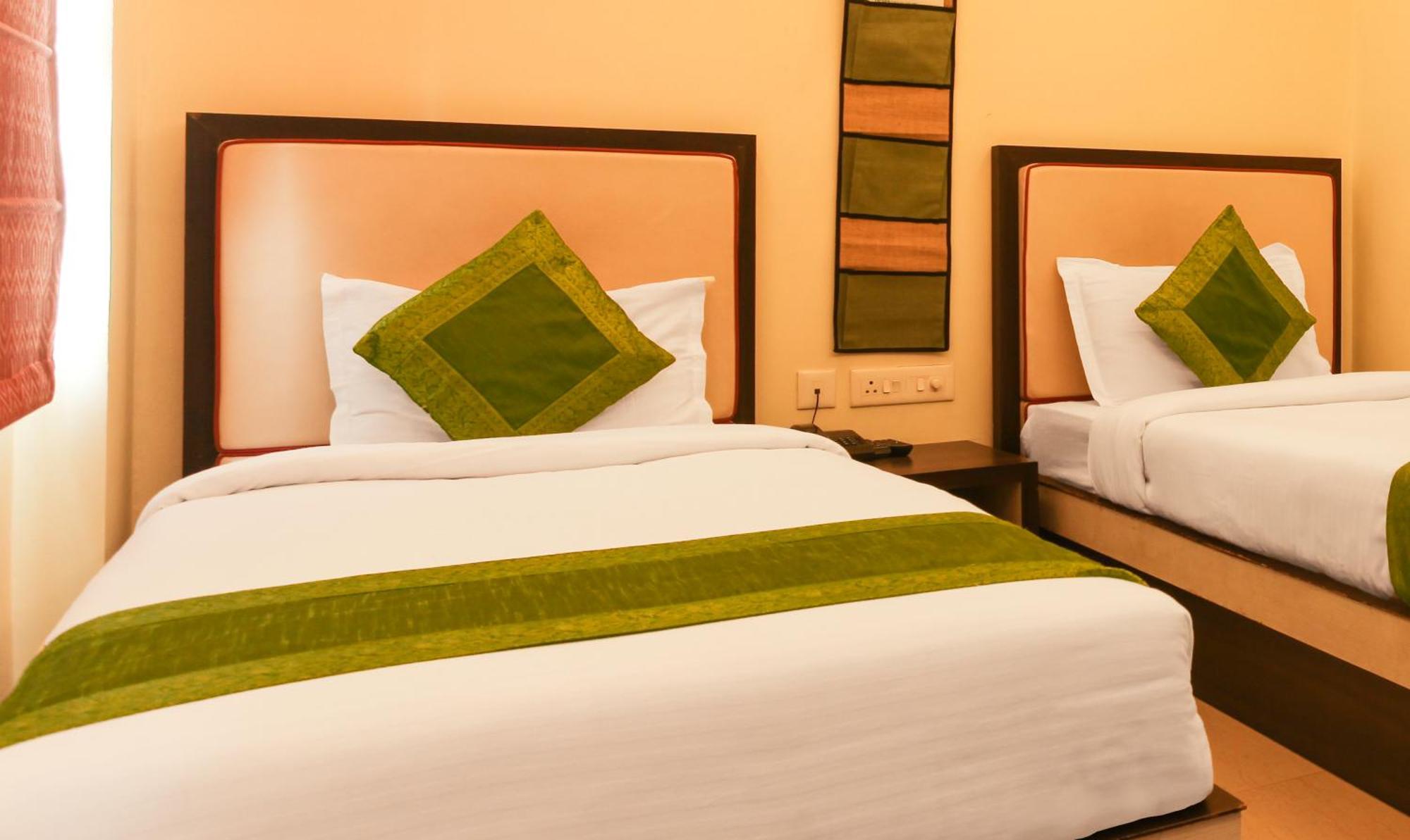 Hotel Janki International Sigra 2 Km From Kashi Vishwanath Temple Bénarès Extérieur photo