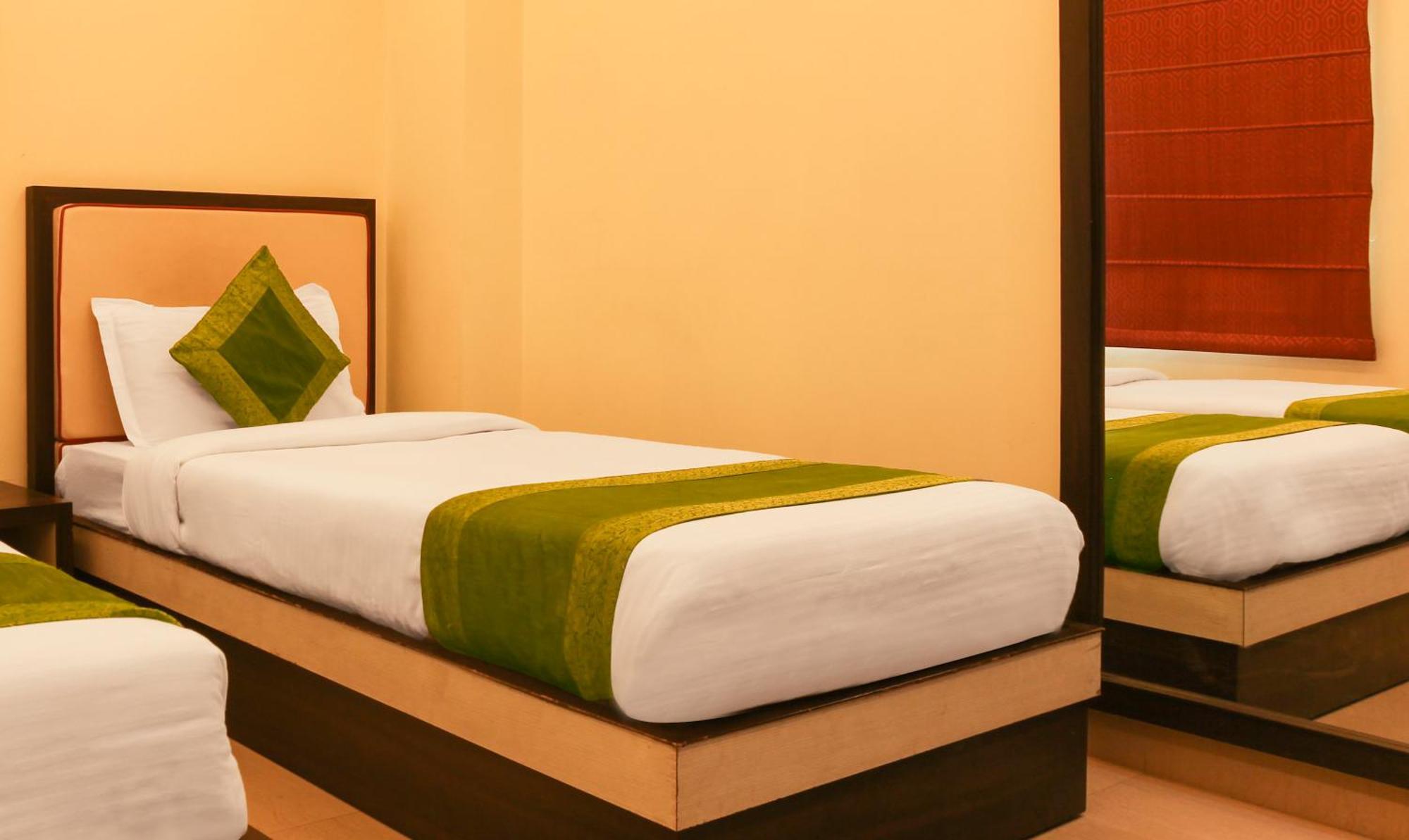 Hotel Janki International Sigra 2 Km From Kashi Vishwanath Temple Bénarès Extérieur photo